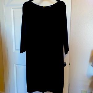 Chico’s NWT 🔥black dress with gold zipper, quarter-length sleeves, stretchy